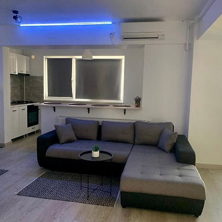 Black&White Suites Craiova Esterno foto