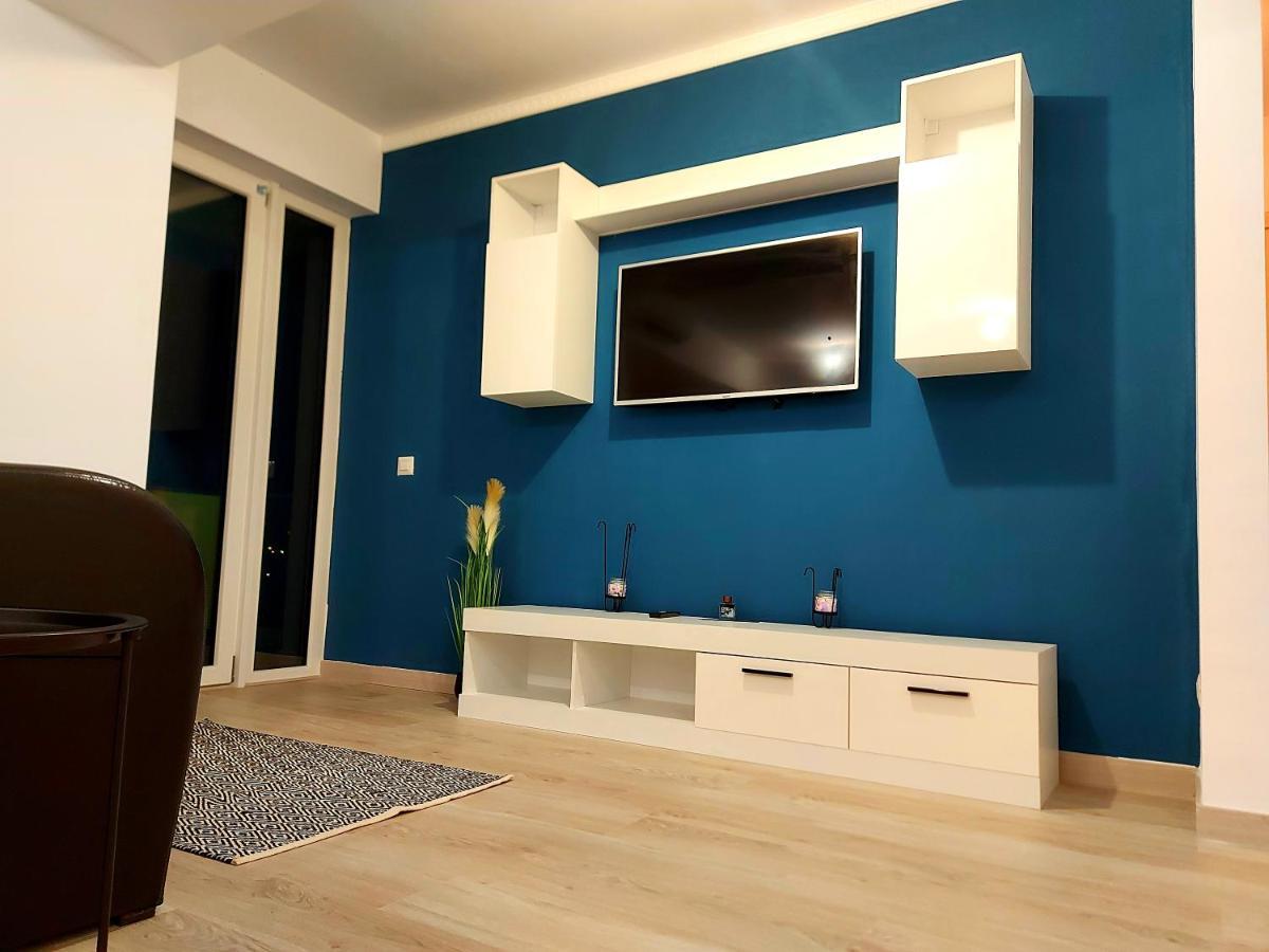 Black&White Suites Craiova Esterno foto