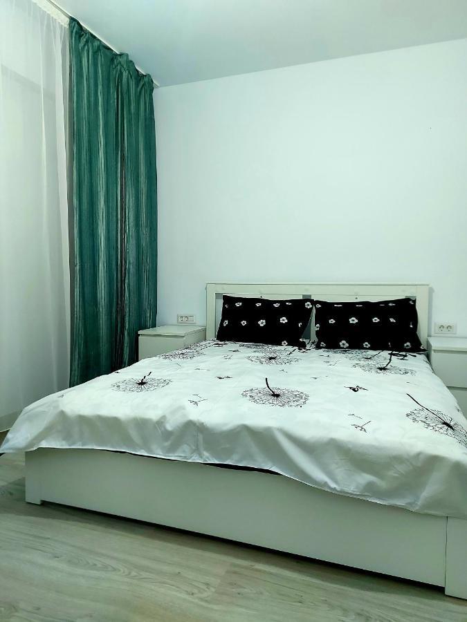 Black&White Suites Craiova Esterno foto