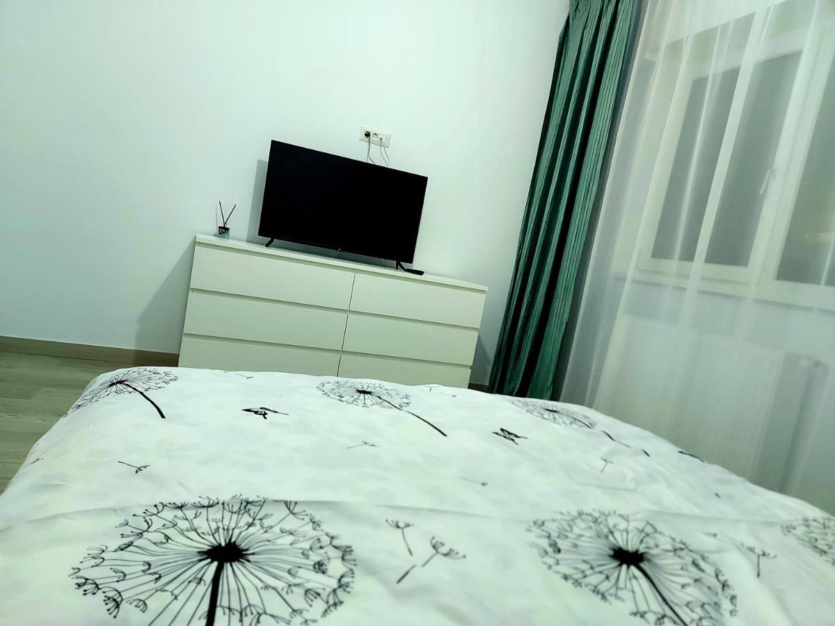 Black&White Suites Craiova Esterno foto