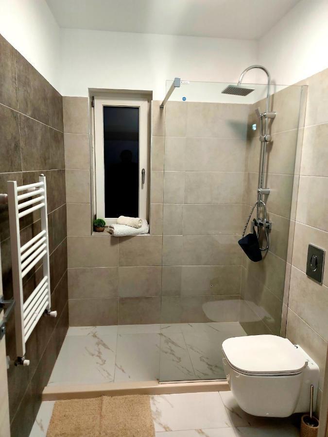Black&White Suites Craiova Esterno foto