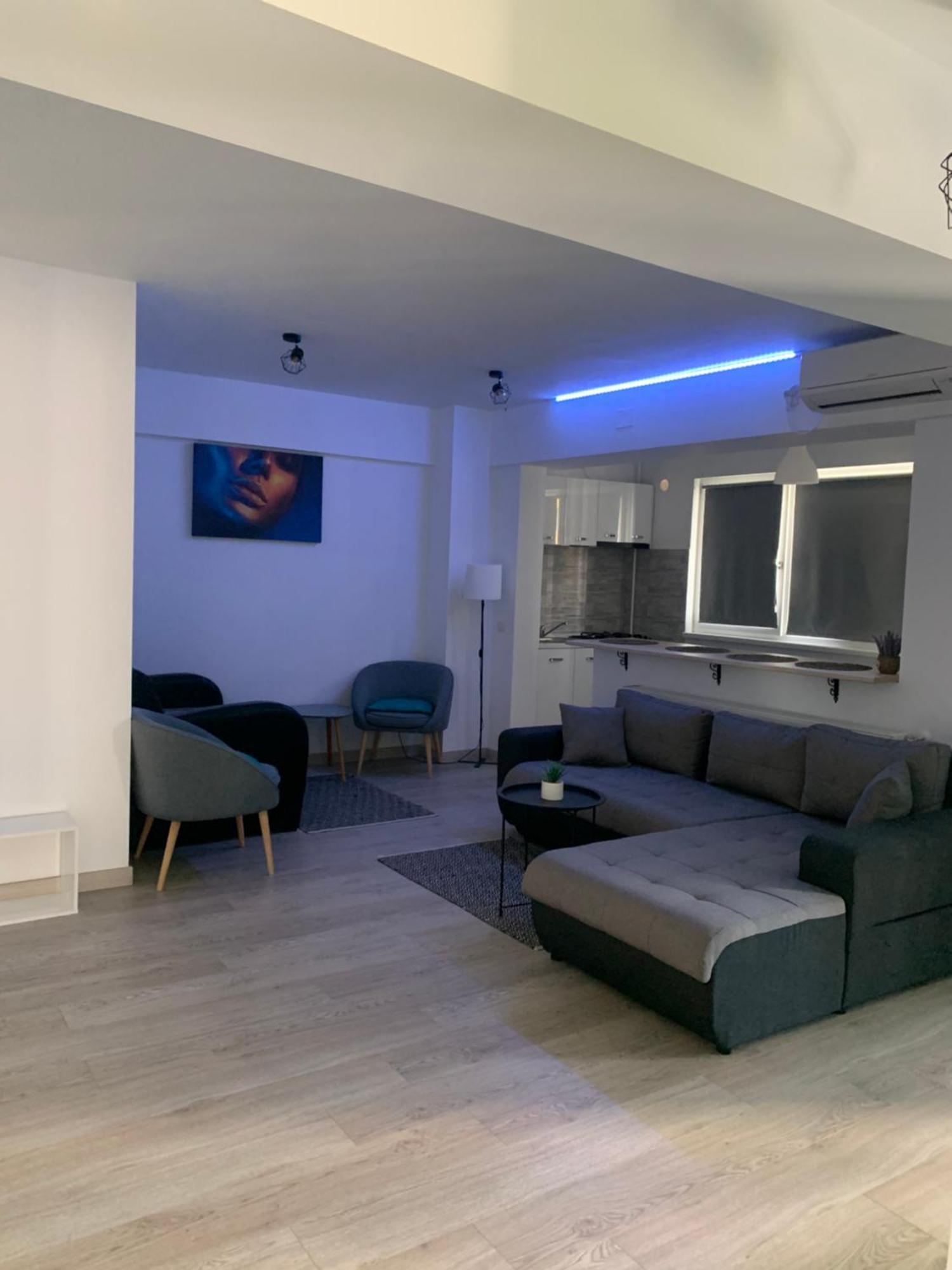 Black&White Suites Craiova Esterno foto